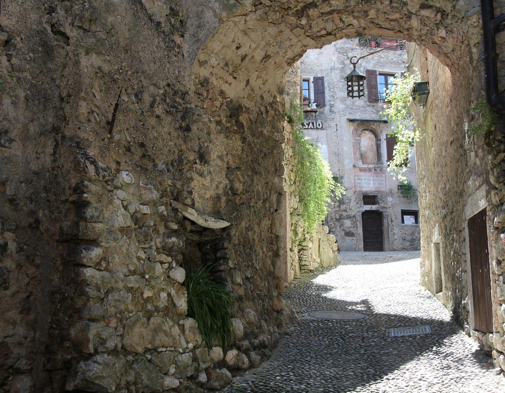 La Piazzetta Di Canale B&B Tenno Exterior foto