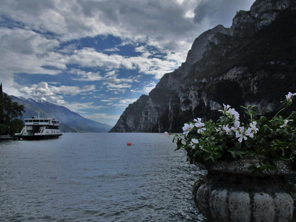 La Piazzetta Di Canale B&B Tenno Exterior foto