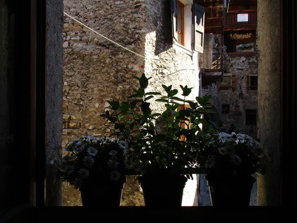 La Piazzetta Di Canale B&B Tenno Exterior foto